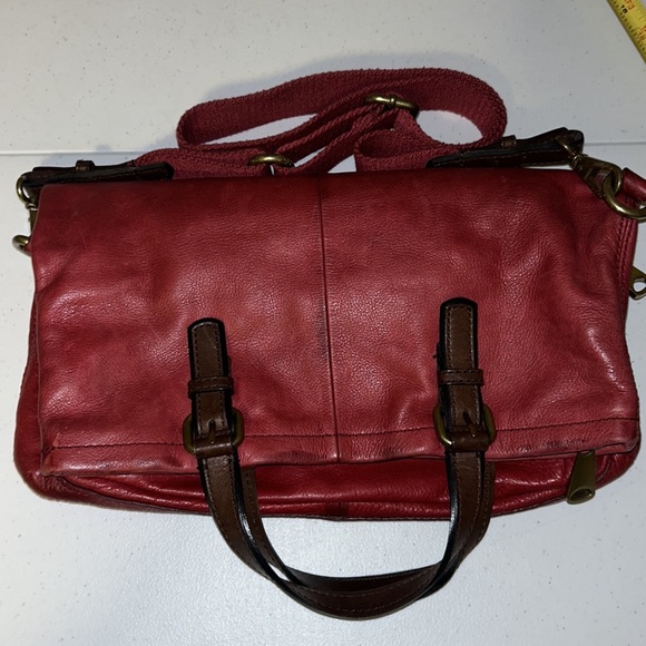 FOSSIL "EXPLORER" FOLD OVER CROSSBODY/ DOUBLE HANDLE RED LEATHER TOTE - Picture 12 of 12